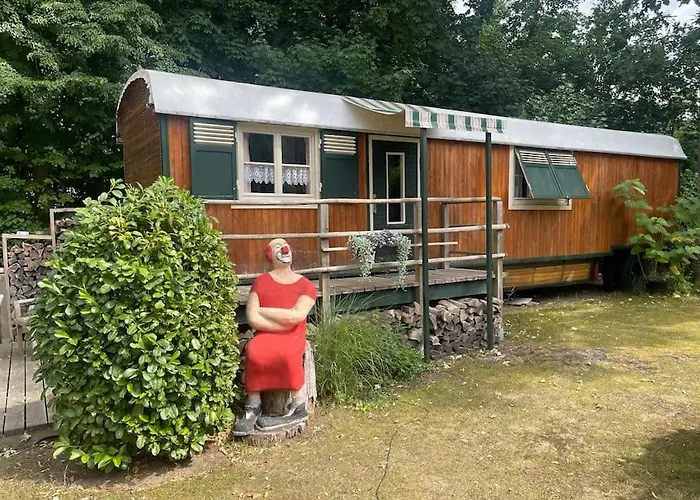 Zirkuswagen Am Labes * نويغلوبسوف