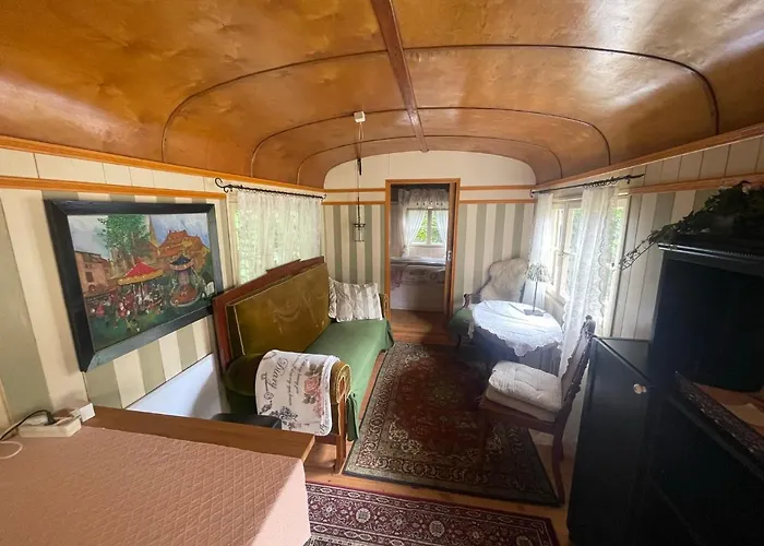 Zirkuswagen Am Labes * نويغلوبسوف