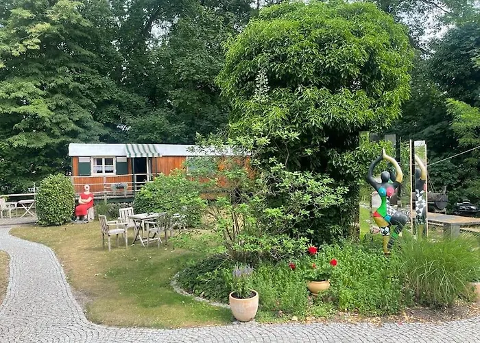 Zirkuswagen Am Labes * نويغلوبسوف